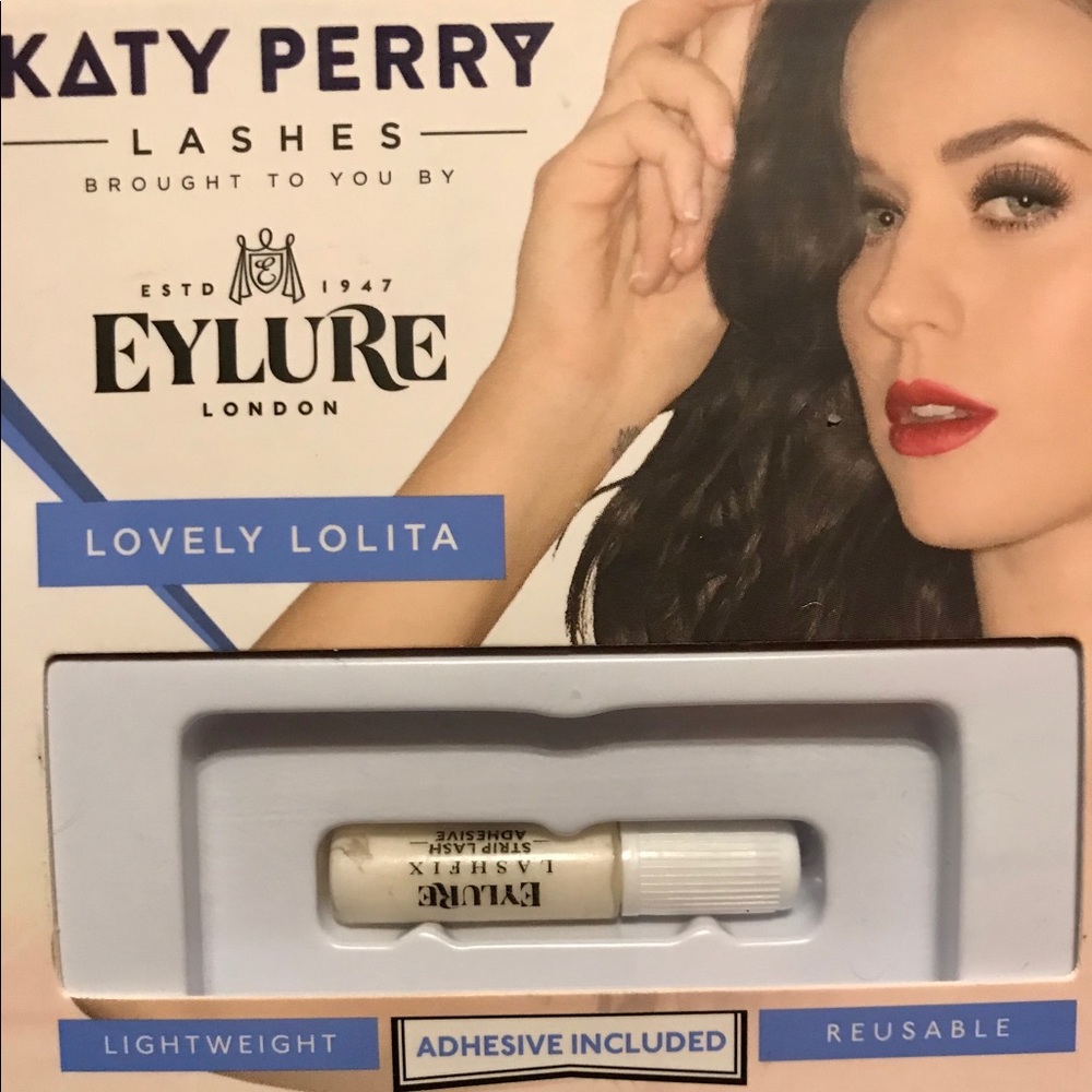 False eyelashes